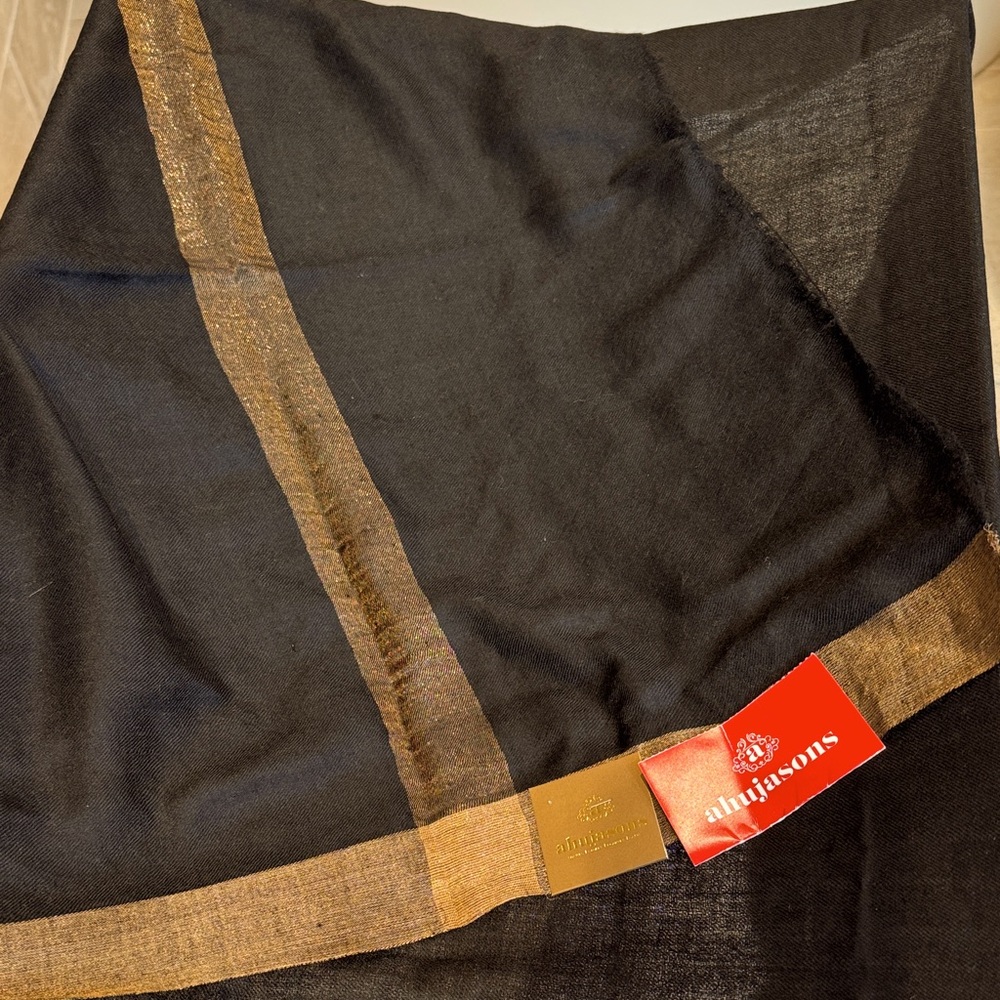 NWT Ahijasons black and gold pashmina